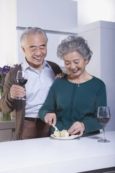 Senior Couple Drinking Wine and Cheese — Stock Photo, Image