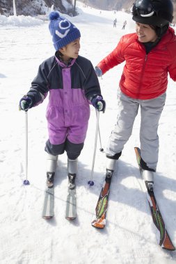 Anne ve oğlu Kayak Kayak Merkezi