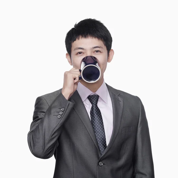 Affärsman med kaffe mugg — Stockfoto