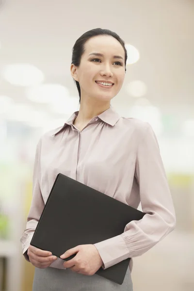 Young woman holding file — Stock Photo, Image