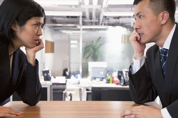 Two Business people staring at each other — Stock Photo, Image