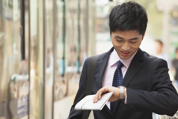 Businessman checking the time — Stock Photo, Image