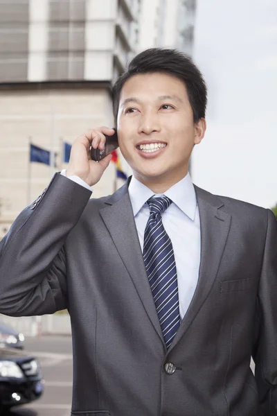 Homme avec téléphone portable — Photo