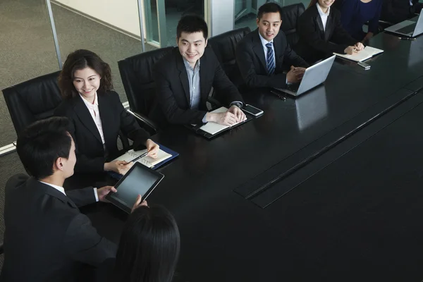 Mensen uit het bedrijfsleven hebben vergadering — Stockfoto