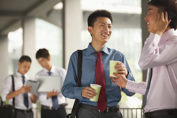 Businessmen working and discussing outdoor — Stock Photo, Image