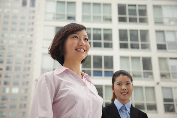 Business women standing outside of CBD — Stock Photo, Image