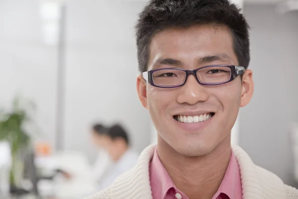 Businessman smiling in the office — Stock Photo, Image