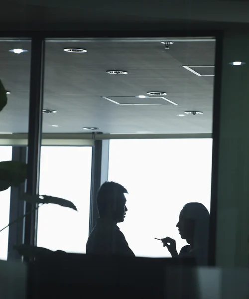 Co-workers talking in office — Stock Photo, Image