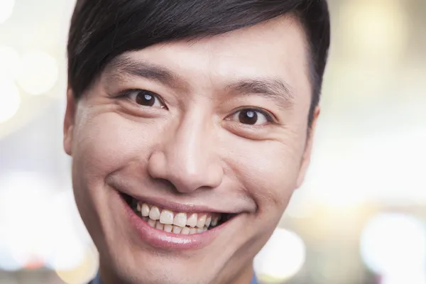 Young man smiling — Stock Photo, Image