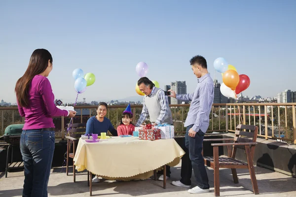 Festa di compleanno, famiglia multi-generazione — Foto Stock