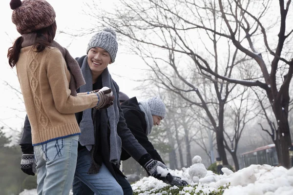 Friends Playing in the Snow — Stock Photo, Image