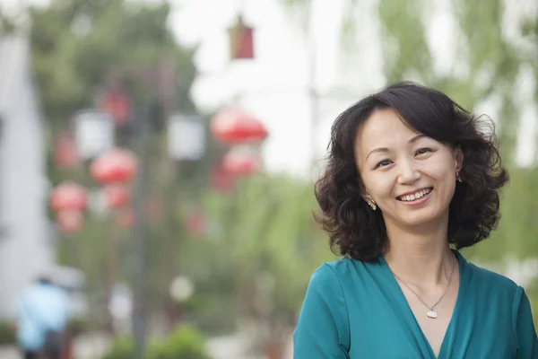 Woman in Nanluoguxiang — Stock Photo, Image