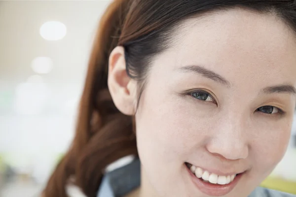 Sorrindo Mulher Close-Up — Fotografia de Stock