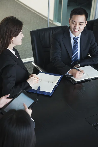 Empresários que têm reunião — Fotografia de Stock