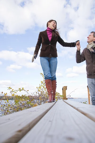 Couple walking holding hands — Stock Photo, Image