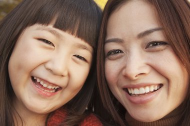 Anne ve kızı sonbahar portre