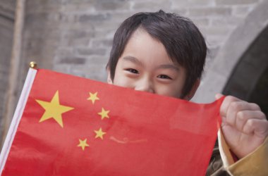 Çocuk Çinli bayrak ile