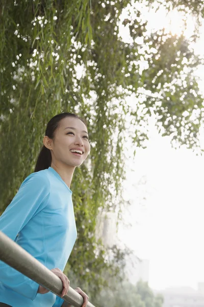 Woman looking at view — Stock Photo, Image