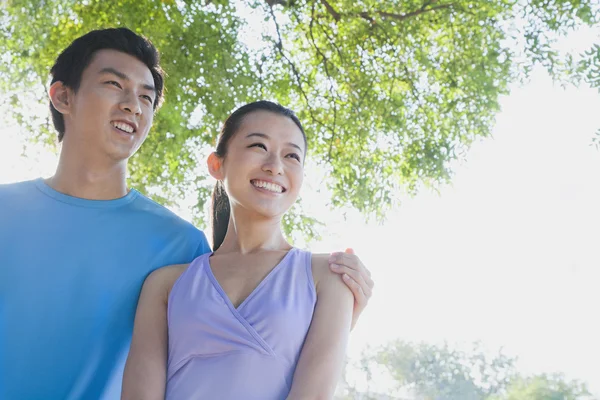 Young Couple in Park — Stock Photo, Image