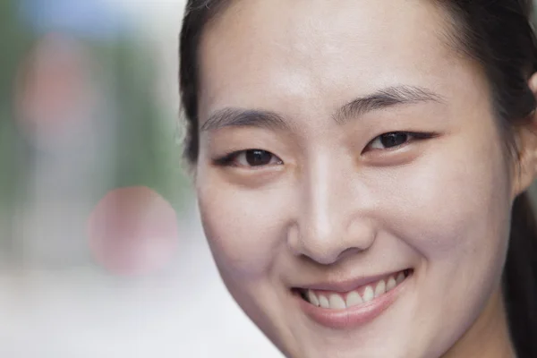 Businesswoman smiling in Beijing — Stock Photo, Image