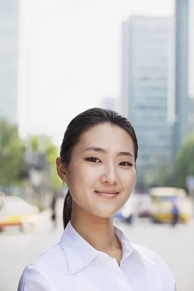 Businesswoman smiling outside — Stock Photo, Image