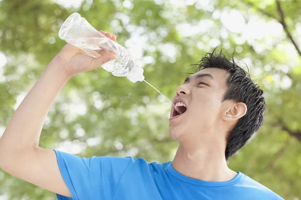 Man Drinking Bottled Water in Park — Stock Photo, Image