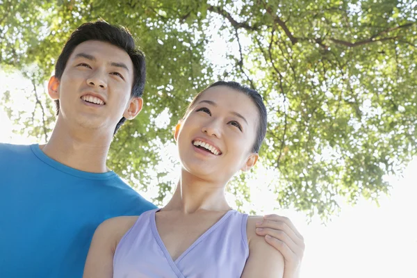 Young Couple in Park — Stock Photo, Image