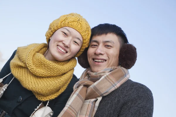 Couple Outside in winter — Stock Photo, Image