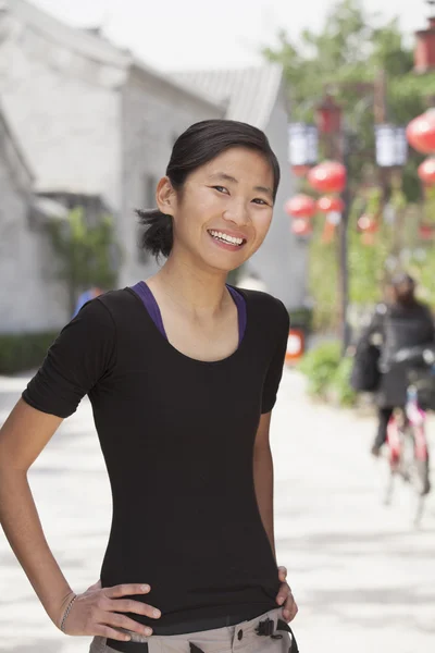 Young Woman looking at camera outdoors — Stock Photo, Image