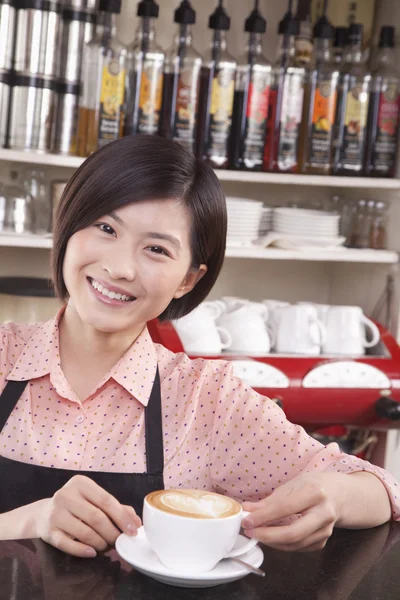 Barista serving coffee — Stock Photo, Image