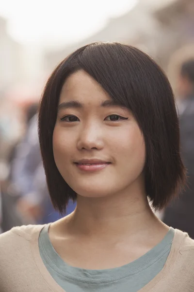 Young Woman looking at camera outdoors — Stock Photo, Image