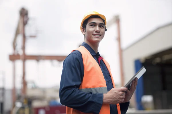Young worker in a shipping yard — Stock Photo, Image