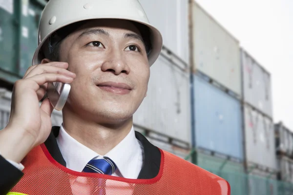 Engineer on the phone — Stock Photo, Image