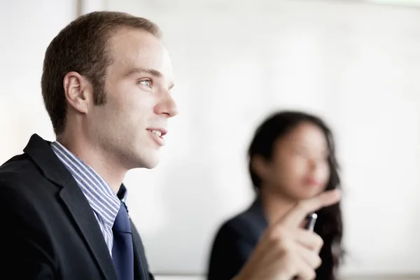 Empresario en una reunión de negocios — Foto de Stock