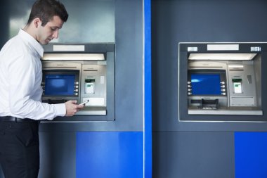 ATM Para yaptırmayı işadamı