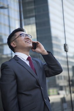 telefon dışında iş adamı