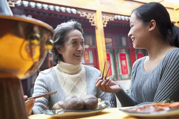 Mother and daughter enjoying traditional Chinese meal — Stock Photo, Image