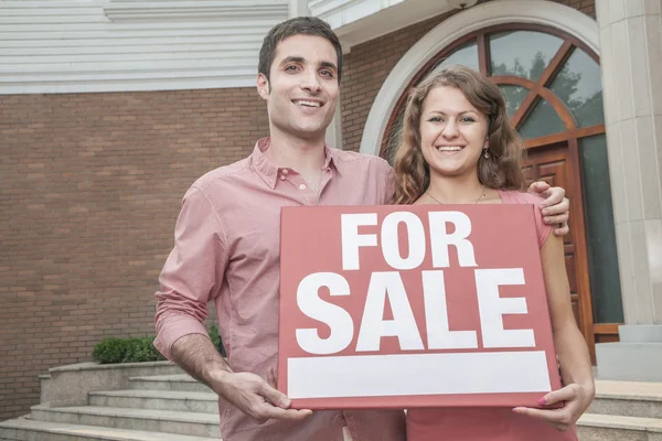 Par anläggning en för försäljning tecken — Stockfoto