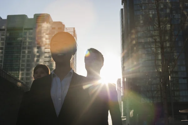 Business people walking down a city street — Stock Photo, Image