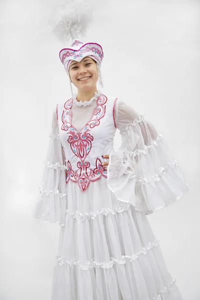 Femme en vêtements traditionnels du Kazakhstan — Photo