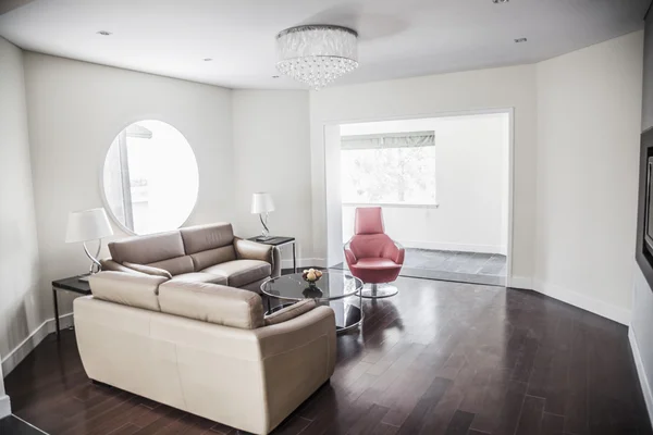 Modern, clean living room — ストック写真