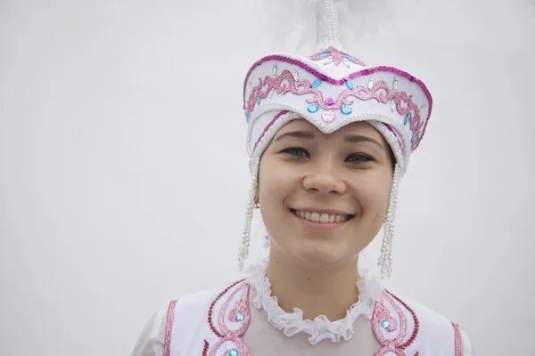 Kvinna i traditionella kläder från Kazakstan — Stockfoto