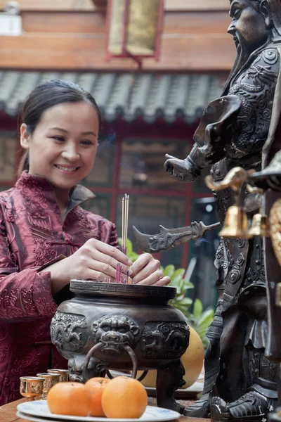 Woman offering incense — Stock Photo, Image