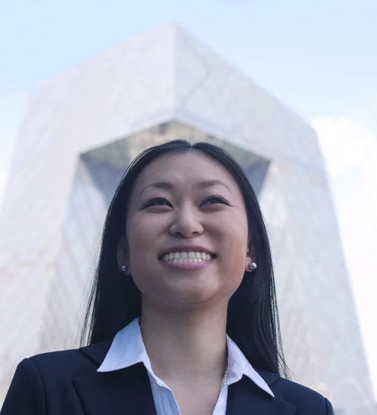 Businesswoman with the CCTV building — Stock Photo, Image