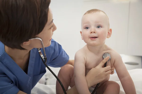 Doctor checking a baby's heart beat — Stock Photo, Image