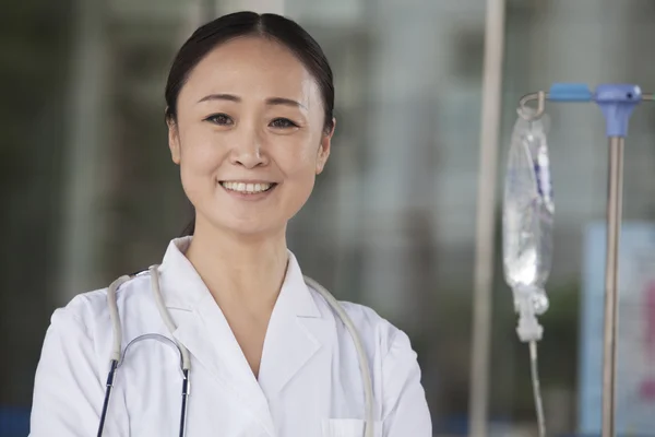 Female doctor outside of the hospital — Stock Photo, Image