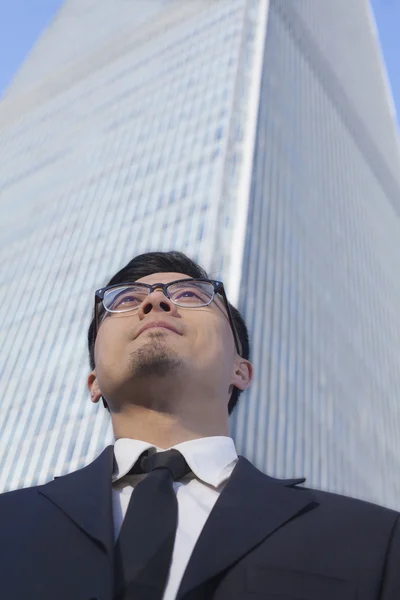 Businessman by the world trade center — Stock Photo, Image