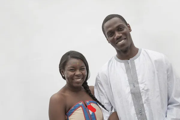 Couple in traditional African clothing — Stock Photo, Image