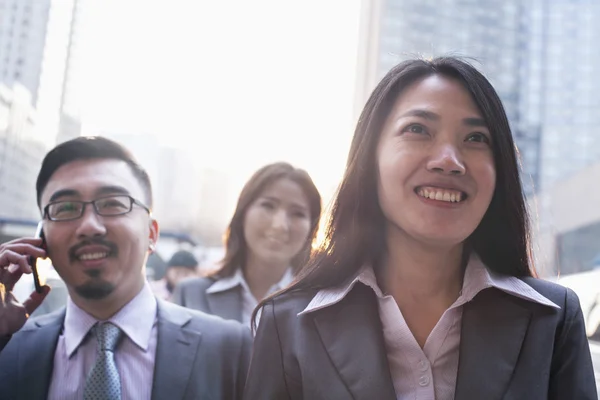 Smiling business people outdoors — Stock Photo, Image