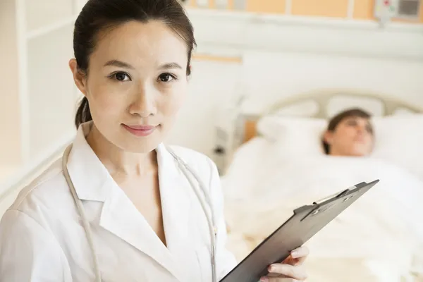 Doctor holding a medical chart — Stock Photo, Image